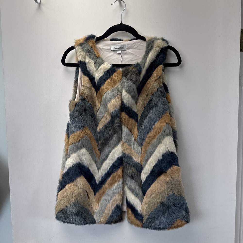 Davi‎ & Dani Faux Fur Best